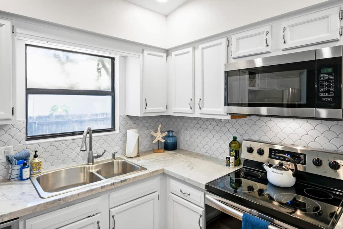 The St Augusdream Renovated Beach House Sleeps 8 Walk To Beach St. Augustine Extérieur photo